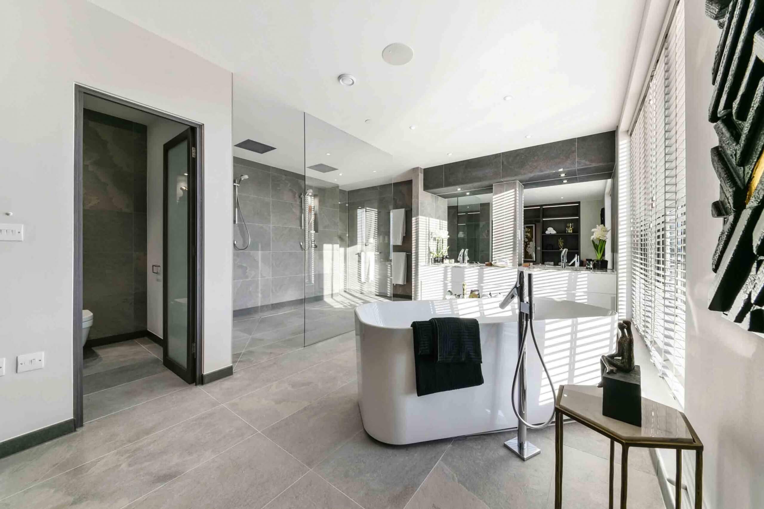 CALLIS YARD Penthouse bathroom